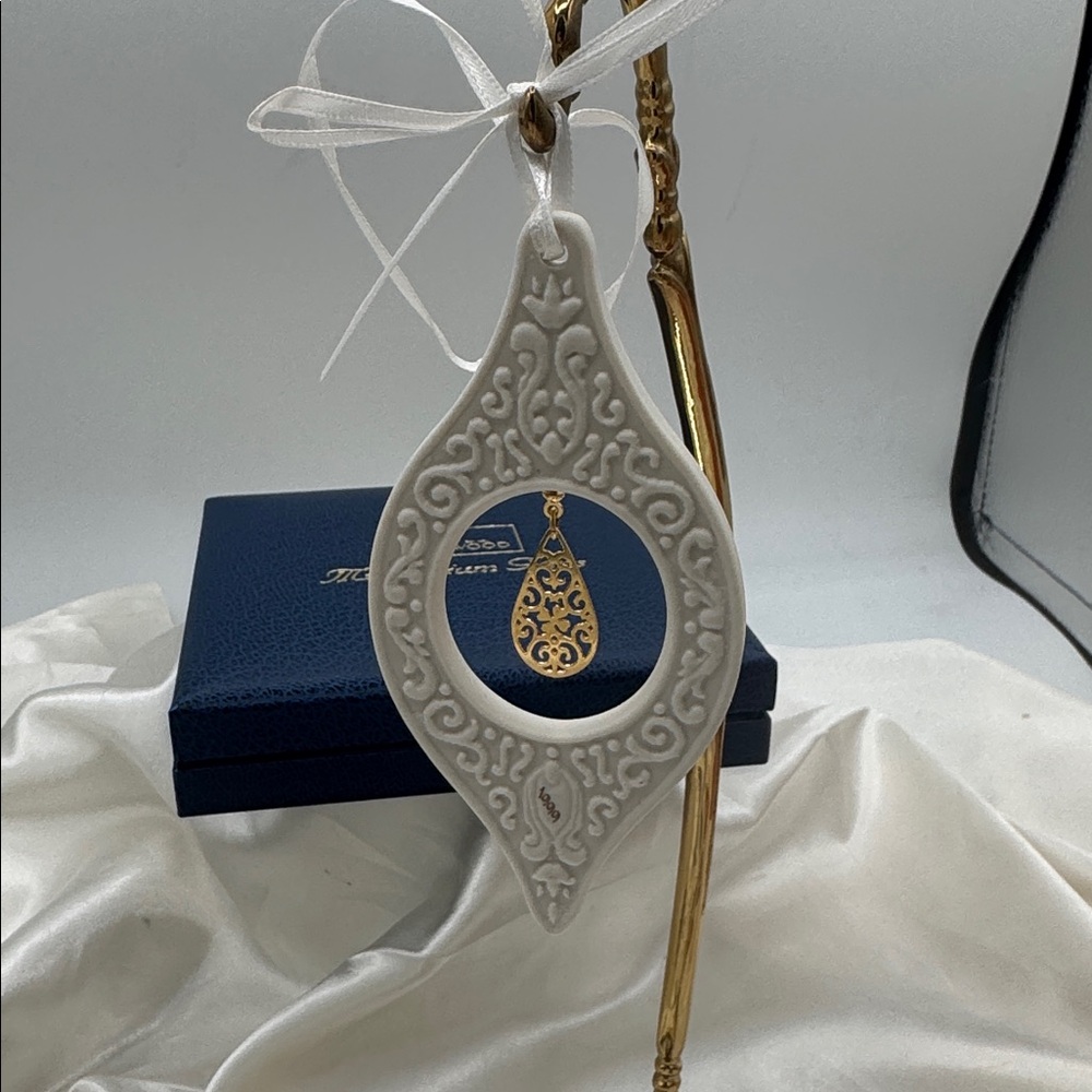Wedgwood "Good Fortune" ornament, the Millennium Gems series from 1999.
